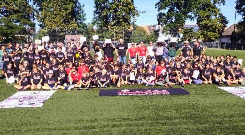Integrationsturnier in Hatzenbühl - Team "FCK" auf Platz 1 Integrationsturnier in Hatzenbühl - Team "FCK" auf Platz 1